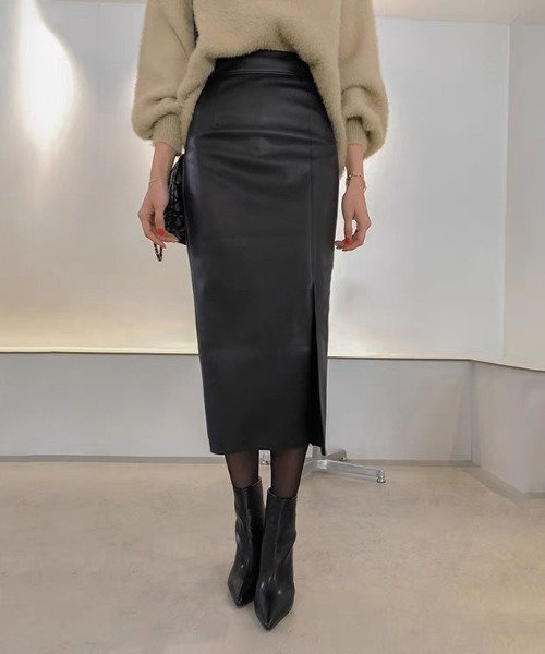 LADY LIKE(レディライク)の「フロントスリット入りフェイクレザースカート(スカート・レディース・ブラック/ブラウン/アイボリー/ベージュ・L/M/S)」の8枚目の写真