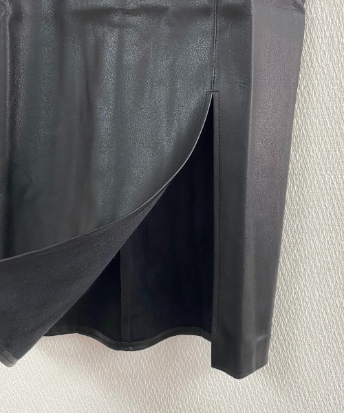 LADY LIKE(レディライク)の「フロントスリット入りフェイクレザースカート(スカート・レディース・ブラック/ブラウン/アイボリー/ベージュ・L/M/S)」の11枚目の写真