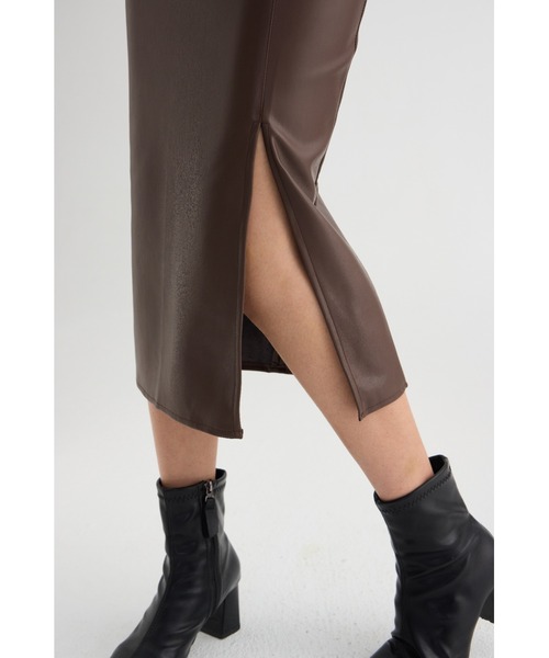 LADY LIKE(レディライク)の「フロントスリット入りフェイクレザースカート(スカート・レディース・ブラック/ブラウン/アイボリー/ベージュ・L/M/S)」の18枚目の写真