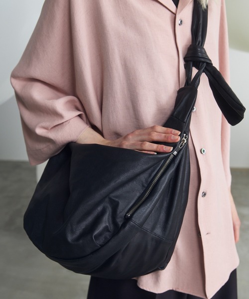 MAISON SPECIAL（メゾンスペシャル）の「《UNISEX》Leather Shoulder