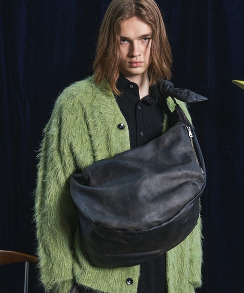 MAISON SPECIAL（メゾンスペシャル）の「《UNISEX》Leather Shoulder “BANANA” Bag/レザーショルダーバナナバッグ 【MAISON SPECIAL/メゾンスペシャル】（ショルダーバッグ・メンズ・ブラック/ダークブラウン/ダークブラック・FREE）」の18枚目の写真