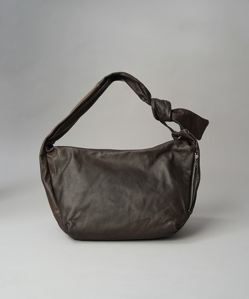MAISON SPECIAL（メゾンスペシャル）の「《UNISEX》Leather Shoulder “BANANA” Bag/レザーショルダーバナナバッグ 【MAISON SPECIAL/メゾンスペシャル】（ショルダーバッグ・メンズ・ブラック/ダークブラウン/ダークブラック・FREE）」の17枚目の写真