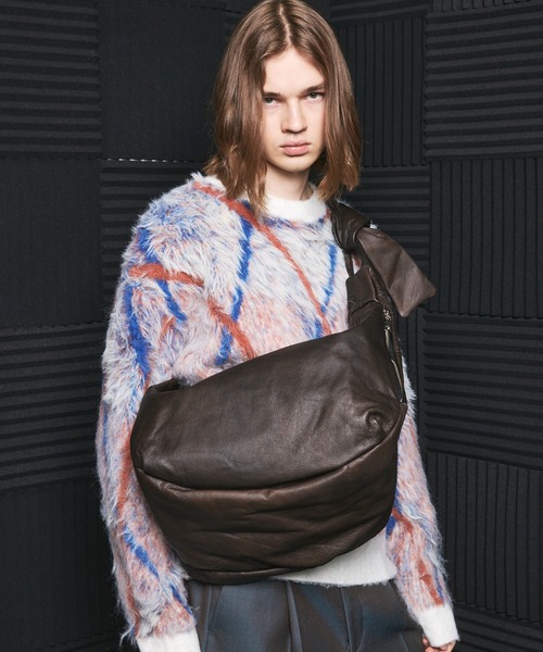MAISON SPECIAL（メゾンスペシャル）の「《UNISEX》Leather Shoulder “BANANA” Bag/レザーショルダーバナナバッグ 【MAISON SPECIAL/メゾンスペシャル】（ショルダーバッグ・メンズ・ブラック/ダークブラウン/ダークブラック・FREE）」の13枚目の写真