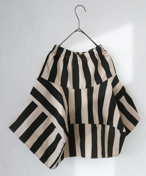 antiqua（アンティカ）の「ストライプ柄パネルスカート（スカート・キッズ・ブラック・120/130/140/150/160）」の2枚目の写真