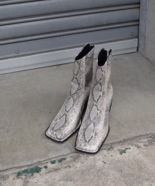 Marient(マリエント)の「Square Short Boots(ブーツ・レディース・ベージュ・24.0cm/23.5cm/23.0cm)」の2枚目の写真