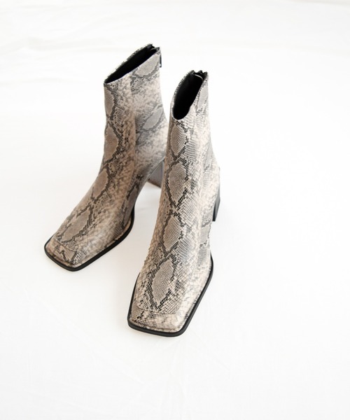 Marient(マリエント)の「Square Short Boots(ブーツ・レディース・ベージュ・24.0cm/23.5cm/23.0cm)」の6枚目の写真