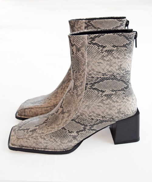 Marient(マリエント)の「Square Short Boots(ブーツ・レディース・ベージュ・24.0cm/23.5cm/23.0cm)」の7枚目の写真