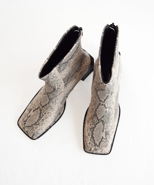 Marient(マリエント)の「Square Short Boots(ブーツ・レディース・ベージュ・24.0cm/23.5cm/23.0cm)」の8枚目の写真