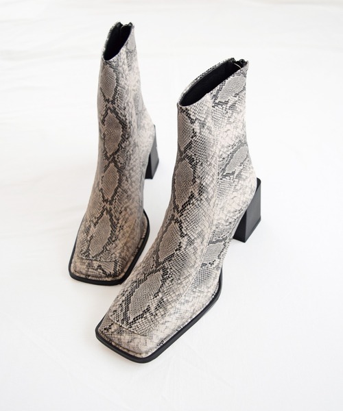 Marient(マリエント)の「Square Short Boots(ブーツ・レディース・ベージュ・24.0cm/23.5cm/23.0cm)」の9枚目の写真