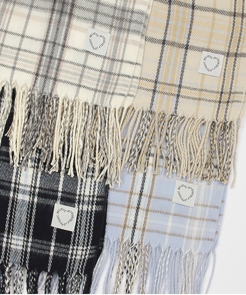 LOVETOXIC（ラブトキシック）の「チェックマフラー（マフラー・キッズ・ベージュ/ライトグレー/ネイビー/サックスブルー・FREE）」の5枚目の写真