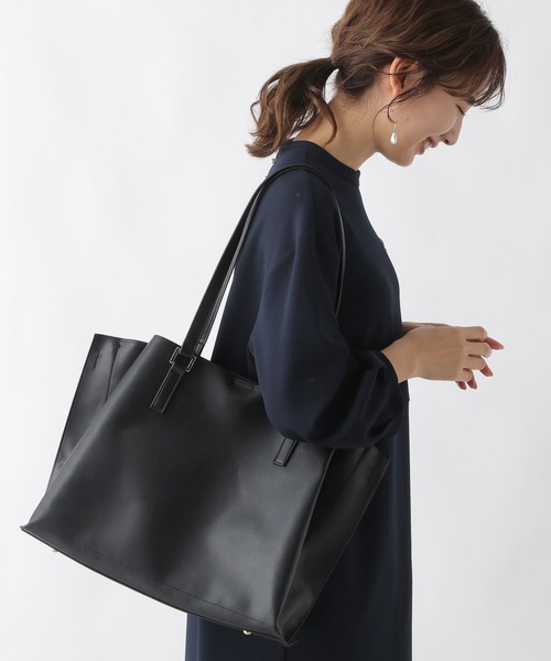 LEPSIM（レプシィム）の「フェイクレザータックA4バッグ　990320（トートバッグ・レディース・ブラック/グレイッシュベージュ・ONE SIZE）」の6枚目の写真