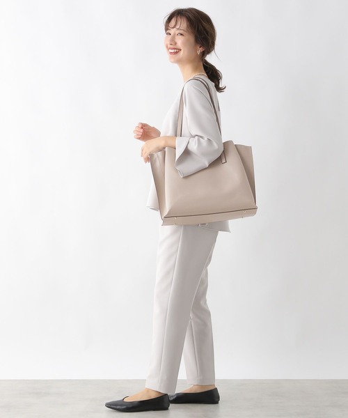 LEPSIM（レプシィム）の「フェイクレザータックA4バッグ　990320（トートバッグ・レディース・ブラック/グレイッシュベージュ・ONE SIZE）」の9枚目の写真