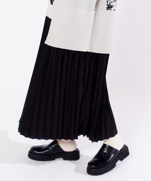 OSMOSIS（オズモーシス）の「プリーツ切替ニットワンピース（ワンピース・レディース・ライトグレー/ダークグレー/ブラック・ONE SIZE）」の10枚目の写真