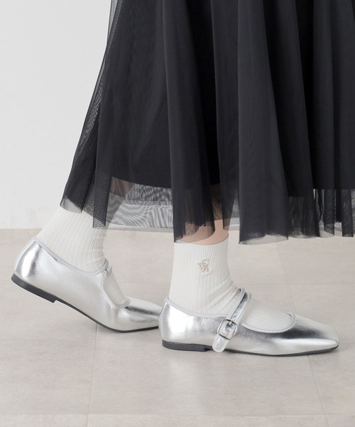 Honeys（ハニーズ）の「ベルト付フラットシューズ（パンプス・レディース・ブラック系その他/ブラック/シルバー・23.0/24.0/22.5/23.5/24.5/25.0）」の17枚目の写真