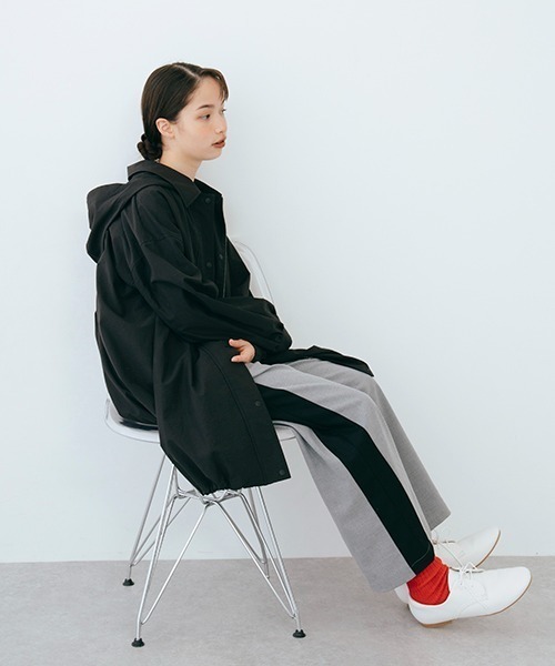 pom ponette junior（ポンポネットジュニア）の「【AMI】サイドラインサロペット（サロペット/オーバーオール・キッズ・ライトグレー/ブラック・L/M）」の7枚目の写真