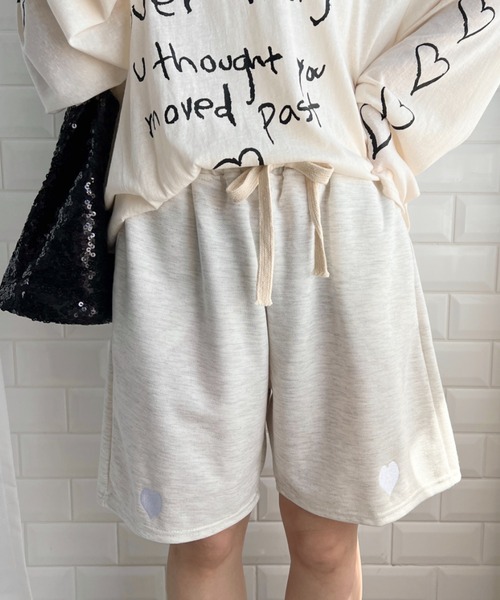 √nuage(ルートニュアージュ)の「ハート刺繍スウェットショートパンツ(スウェットパンツ・レディース・グレー/ブラック/ライトブルー・FREE)」の3枚目の写真
