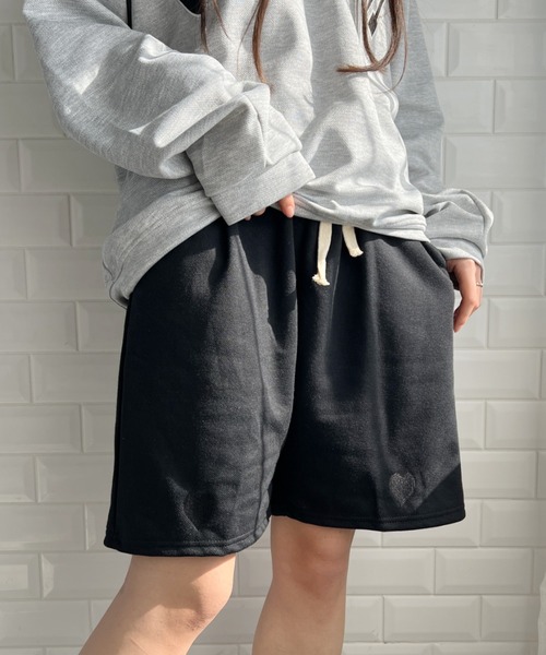 √nuage(ルートニュアージュ)の「ハート刺繍スウェットショートパンツ(スウェットパンツ・レディース・グレー/ブラック/ライトブルー・FREE)」の7枚目の写真