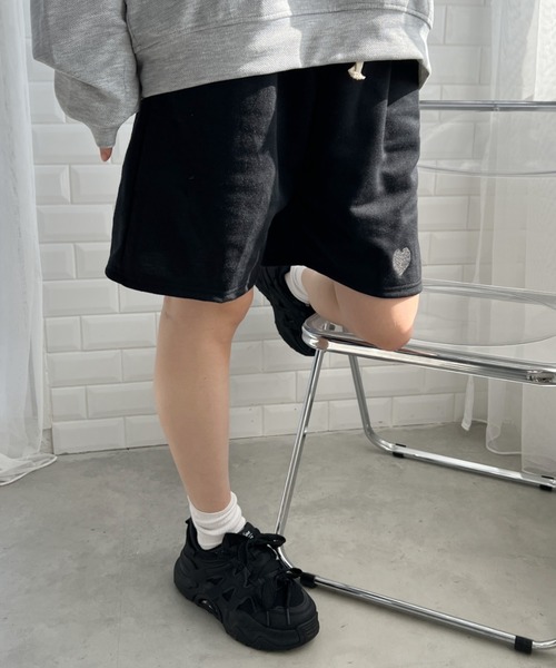 √nuage(ルートニュアージュ)の「ハート刺繍スウェットショートパンツ(スウェットパンツ・レディース・グレー/ブラック/ライトブルー・FREE)」の11枚目の写真