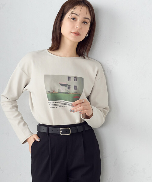 COMME CA ISM(コムサイズム)の「フォトプリント 長袖 カットソー(Tシャツ/カットソー・レディース・ベージュ/ホワイト・M/L)」の1枚目の写真