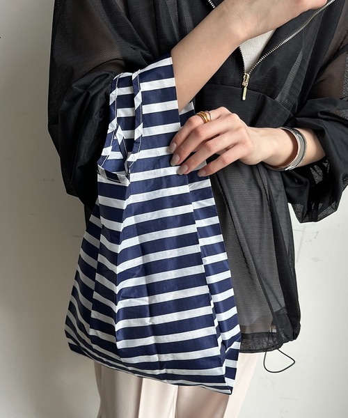 DouDou(ドゥドゥ)の「【BAGGU/バグゥ】24 BABY BAGGU(エコバッグ/サブバッグ・レディース・ブラック/グリーン/レッド/ネイビー・FREE)」の4枚目の写真