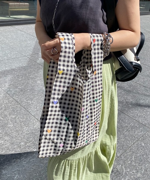 DouDou(ドゥドゥ)の「【BAGGU/バグゥ】24 BABY BAGGU(エコバッグ/サブバッグ・レディース・ブラック/グリーン/レッド/ネイビー・FREE)」の2枚目の写真