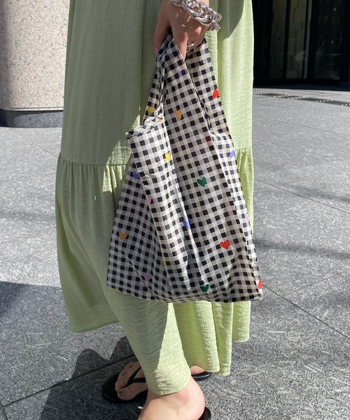 DouDou(ドゥドゥ)の「【BAGGU/バグゥ】24 BABY BAGGU(エコバッグ/サブバッグ・レディース・ブラック/グリーン/レッド/ネイビー・FREE)」の7枚目の写真