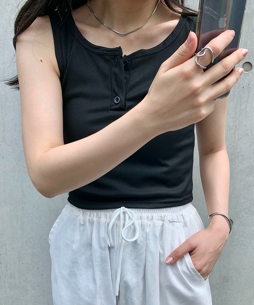 SHEPP(シープ)の「ヘンリーネック タンクトップ(タンクトップ・レディース・ホワイト/ブラック/グレー・L/M/S)」の16枚目の写真