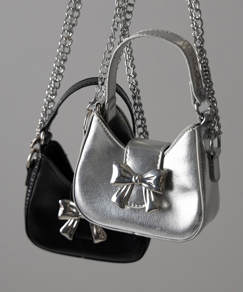me+em select(ミームセレクト)の「※※【 2color 】バックルリボンミニショルダーチェーンバッグ / buckle ribbon mini shoulder chain bag(ショルダーバッグ・レディース・ブラック/シルバー・FREE)」の1枚目の写真