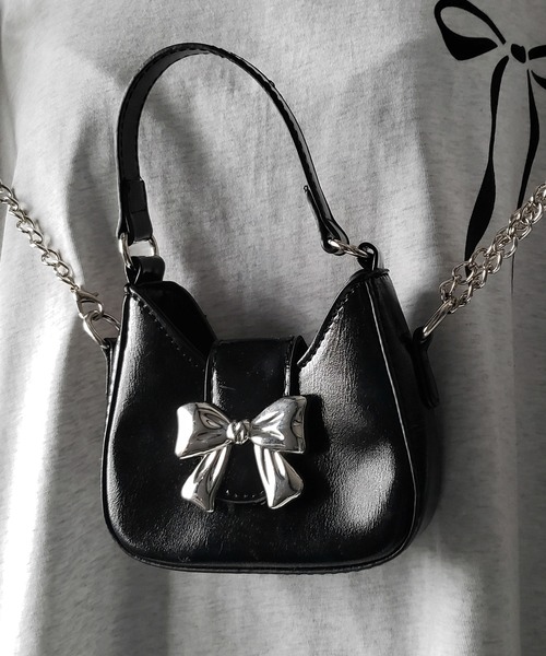 me+em select(ミームセレクト)の「※※【 2color 】バックルリボンミニショルダーチェーンバッグ / buckle ribbon mini shoulder chain bag(ショルダーバッグ・レディース・ブラック/シルバー・FREE)」の2枚目の写真