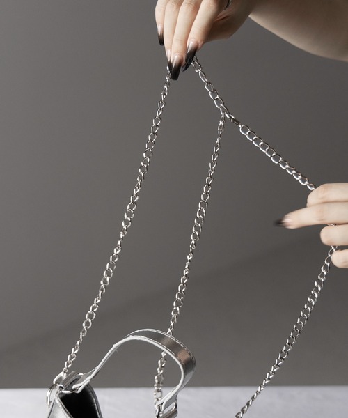 me+em select(ミームセレクト)の「※※【 2color 】バックルリボンミニショルダーチェーンバッグ / buckle ribbon mini shoulder chain bag(ショルダーバッグ・レディース・ブラック/シルバー・FREE)」の3枚目の写真