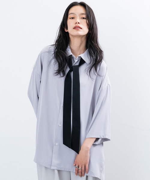 JUNRED（ジュンレッド）の「ボウタイオーバーサイズシャツ（シャツ/ブラウス・メンズ・サックスブルー/ライトグレー/ホワイト・L/M/S）」の2枚目の写真