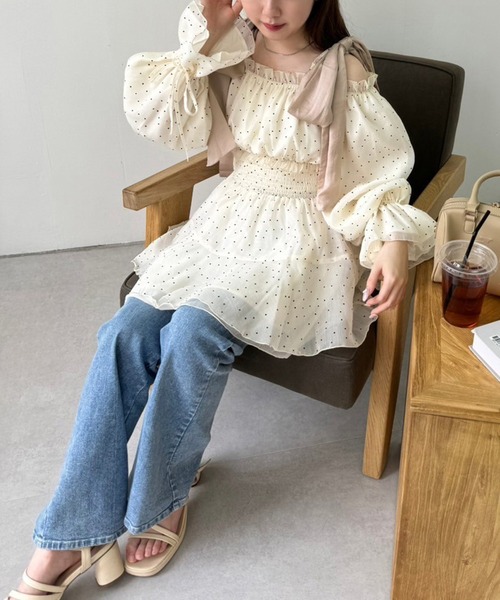 one after another NICE CLAUP（ワンアフターアナザーナイスクラップ）の「リボン取り外しできる/肩リボンチュニック（シャツ/ブラウス・レディース・チャコールグレー/ブラック系その他/アイボリー/ホワイト系その他・FREE）」の6枚目の写真