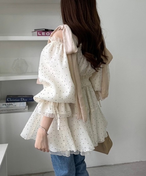 one after another NICE CLAUP（ワンアフターアナザーナイスクラップ）の「リボン取り外しできる/肩リボンチュニック（シャツ/ブラウス・レディース・チャコールグレー/ブラック系その他/アイボリー/ホワイト系その他・FREE）」の13枚目の写真