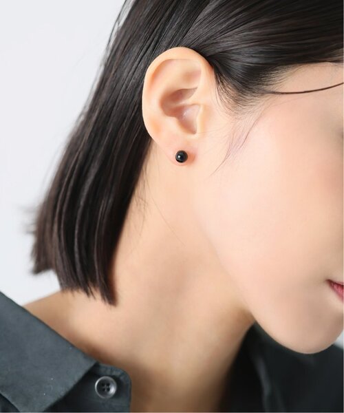 Lilas(リラ)の「オニキス6mmカップボールピアス K10(両耳)(ピアス(両耳用)・レディース・ゴールド・FREE)」の2枚目の写真