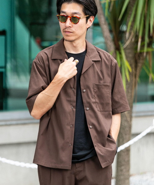 ITEMS URBANRESEARCH(アイテムズ アーバンリサーチ)の「『セットアップ対応』シアサッカースナップOPENカラー半袖シャツ(シャツ/ブラウス・メンズ・ブラック/ブラウン/ネイビー・MEDIUM/LARGE)」の2枚目の写真