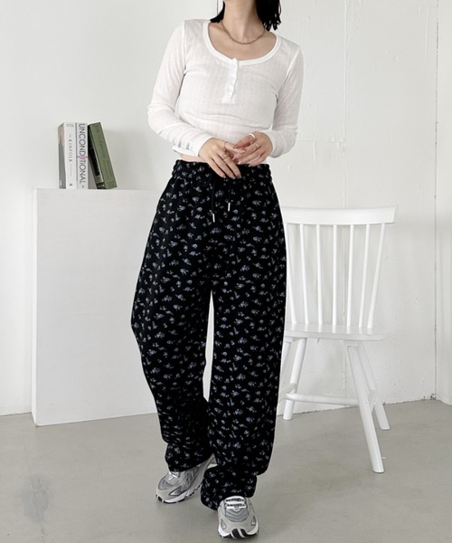 CLEA（クレア）の「プチフラワーコンパクトリブトップス（Tシャツ/カットソー・レディース・ホワイト/アイボリー/ブルー/イエロー・FREE）」の10枚目の写真