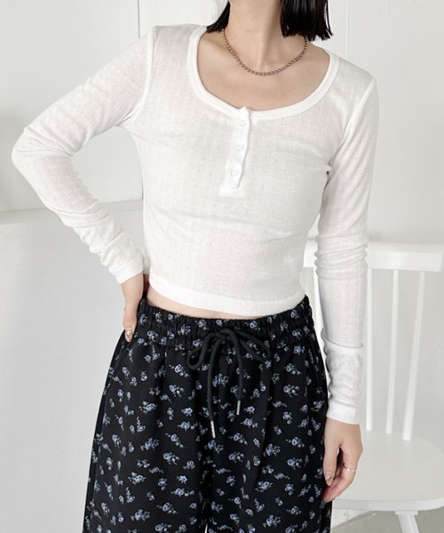 CLEA（クレア）の「プチフラワーコンパクトリブトップス（Tシャツ/カットソー・レディース・ホワイト/アイボリー/ブルー/イエロー・FREE）」の6枚目の写真