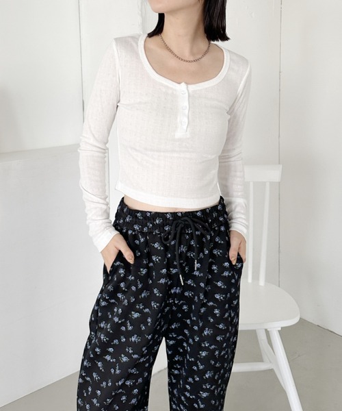 CLEA（クレア）の「プチフラワーコンパクトリブトップス（Tシャツ/カットソー・レディース・ホワイト/アイボリー/ブルー/イエロー・FREE）」の9枚目の写真