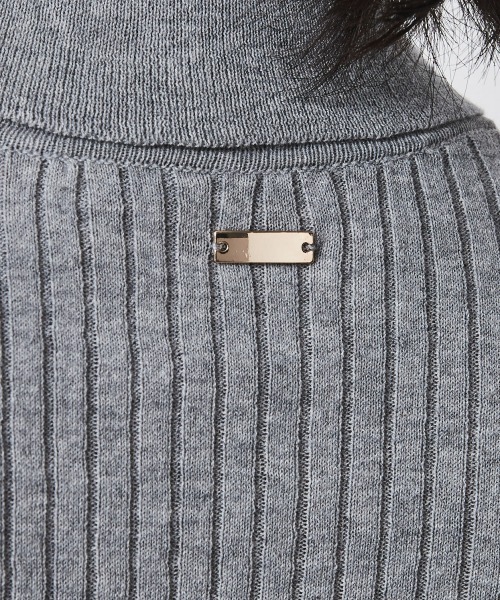 CHIC STYLE（シックスタイル）の「 袖口フレア薄手タートルネックプルオーバー ＜大きいサイズ有＞シックスタイル　（ニット/セーター・レディース・グレー/ブラック・M/L/LL/3L/4L/5L）」の4枚目の写真