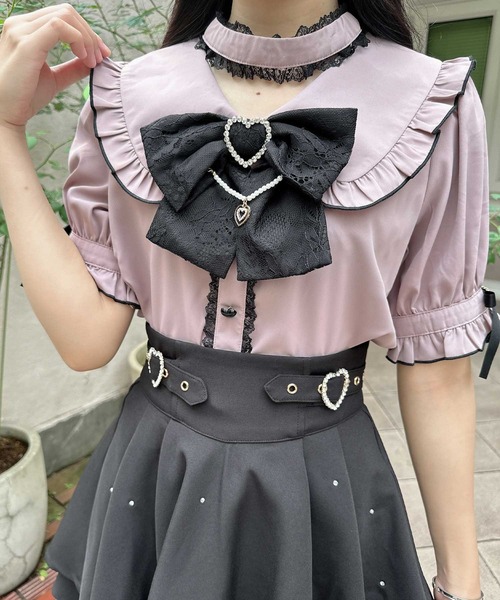 ROJITA(ロジータ)の「パールチェーンリボンブローチ付ブラウス(シャツ/ブラウス・レディース・ホワイト/ピンク/ブルー・FREE)」の3枚目の写真