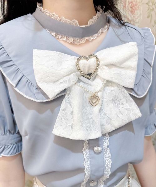 ROJITA(ロジータ)の「パールチェーンリボンブローチ付ブラウス(シャツ/ブラウス・レディース・ホワイト/ピンク/ブルー・FREE)」の10枚目の写真