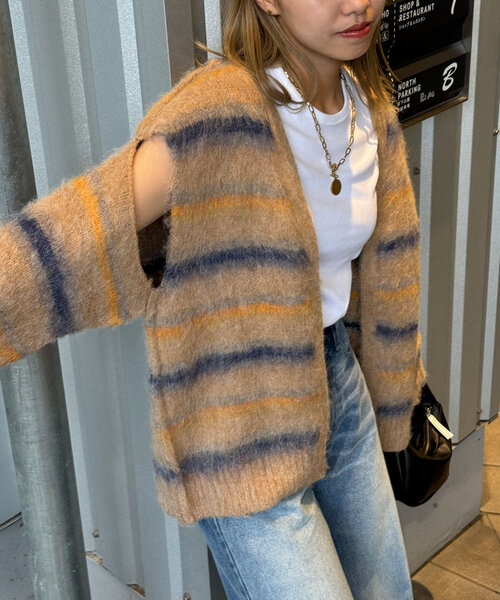 CIAOPANIC（チャオパニック）の「肩スリットボーダーカーディガン（カーディガン/ボレロ・レディース・レッド/ベージュ/オフホワイト/グレー/ブラック・ONE SIZE）」の4枚目の写真