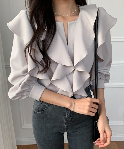 ECLIN（エクラン）の「キーネックフリルブラウス（シャツ/ブラウス・レディース・ホワイト/ブラック/グレー・M/L/XL）」の11枚目の写真