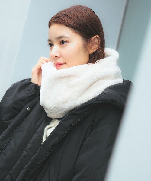 Ray BEAMS(レイビームス)の「フェイク ファー スヌード(マフラー・レディース・オフホワイト/その他/ブラック・ONE SIZE)」の2枚目の写真