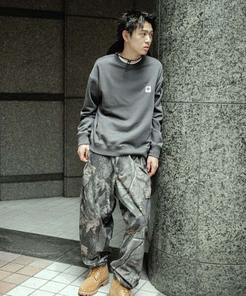 FREAK'S STORE（フリークスストア）の「限定展開 Columbia×FREAK'S STORE/コロンビア 別注 インペリアルパーク ワンポイントロゴ クルーネックスウェット（スウェット・メンズ・チャコールグレー/アッシュグレー/ベージュ/ネイビー/ブラック・SMALL/MEDIUM/LARGE/X-LARGE）」の14枚目の写真