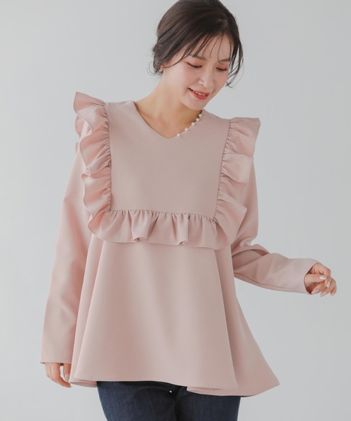 Fit more(フィットモア)の「スクエアフリルVネックパールトップス(シャツ/ブラウス・レディース・ピンク/アイボリー/ネイビー・FREE)」の3枚目の写真