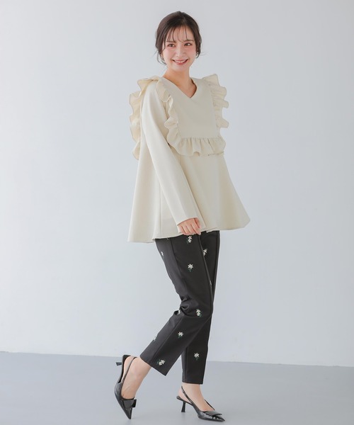 フィットモア　ブラウス　スクエアフリルVネックパールトップス スクエアフリルVネックパールトップス（シャツ/ブラウス）｜Fit