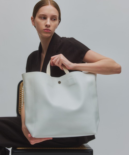 THE ART OF CARRYING(ジアートオブキャリング)の「【THE ART OF CARRYING】PAPER D(ショルダーバッグ・レディース・ホワイト/ブラック・FREE)」の2枚目の写真