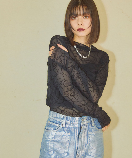 ELLEgirl（エルガール）の「ラインデザインシアートップス【ELLEgirl/エル ガール】（Tシャツ/カットソー・レディース・ブラック・FREE）」の2枚目の写真