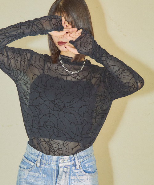 ELLEgirl（エルガール）の「ラインデザインシアートップス【ELLEgirl/エル ガール】（Tシャツ/カットソー・レディース・ブラック・FREE）」の4枚目の写真